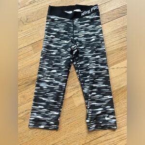Nike woman’s size small Capri leggings black gray white